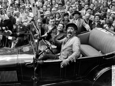 Tante Saars 50 jarig jubileum, intocht van tante Saar, Bestanddeelnr 914-2101