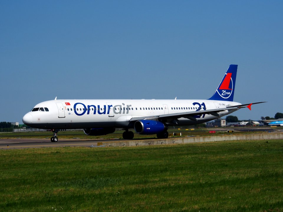 TC-ONJ Onur Air Airbus A321-131 - cn 385, taxiing 21july2013 pic-005