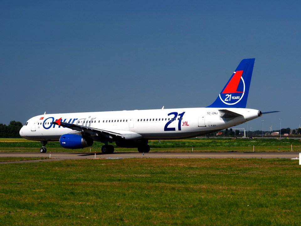 TC-ONJ Onur Air Airbus A321-131 - cn 385, taxiing 21july2013 pic-010