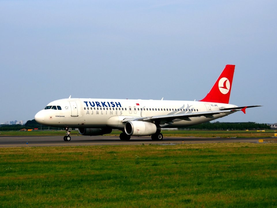 TC-JPG Turkish Airlines Airbus A320-232 - cn 3010, taxiing 22july2013 pic-002