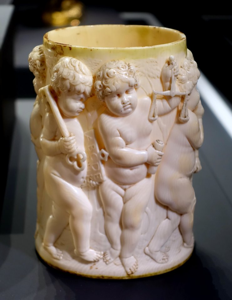 Tankard base with the seven arts as children, Johann Jakob Betzoldt workshop, Schwabisch Hall, c. 1670, ivory - Hessisches Landesmuseum Darmstadt - Darmstadt, Germany - DSC00501