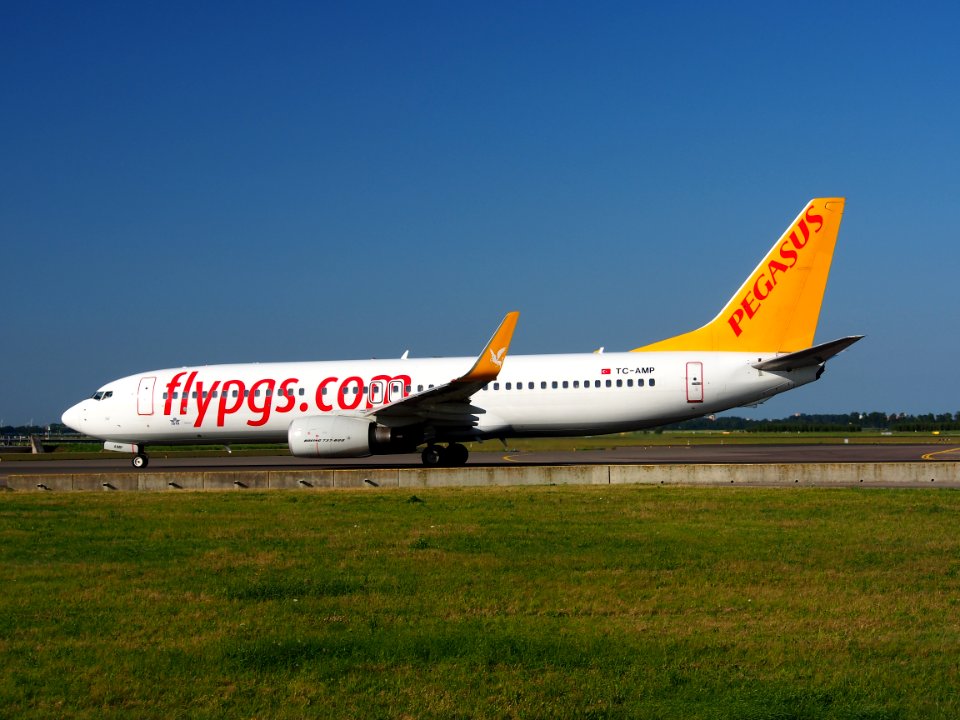 TC-AMP Pegasus Boeing 737-82R(WL) - cn 40723 taxiing 18july2013 pic-004