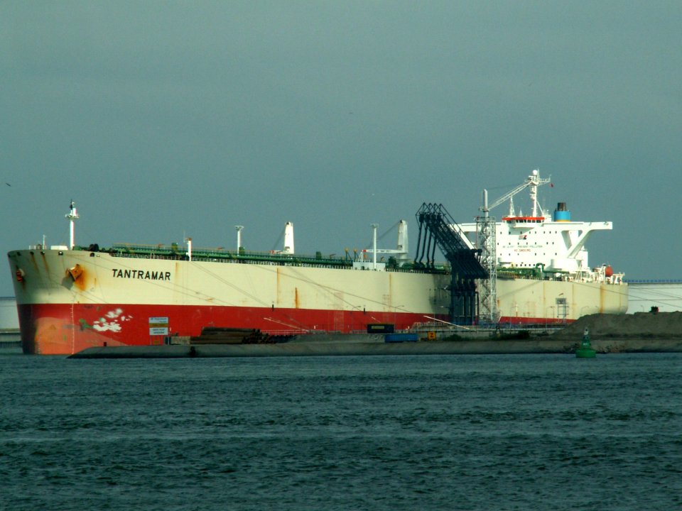 Tantramar - IMO 9133850 - Callsign A8BI3 at the '8e Petroleumhaven', Port of Rotterdam, Holland 20-Jun-2006