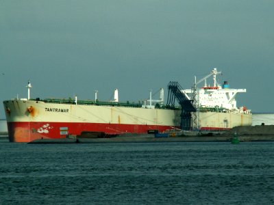 Tantramar - IMO 9133850 - Callsign A8BI3 at the '8e Petroleumhaven', Port of Rotterdam, Holland 20-Jun-2006