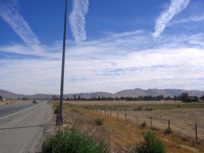 Tehachapi Pass Wind Farm from SR 58 2101 02