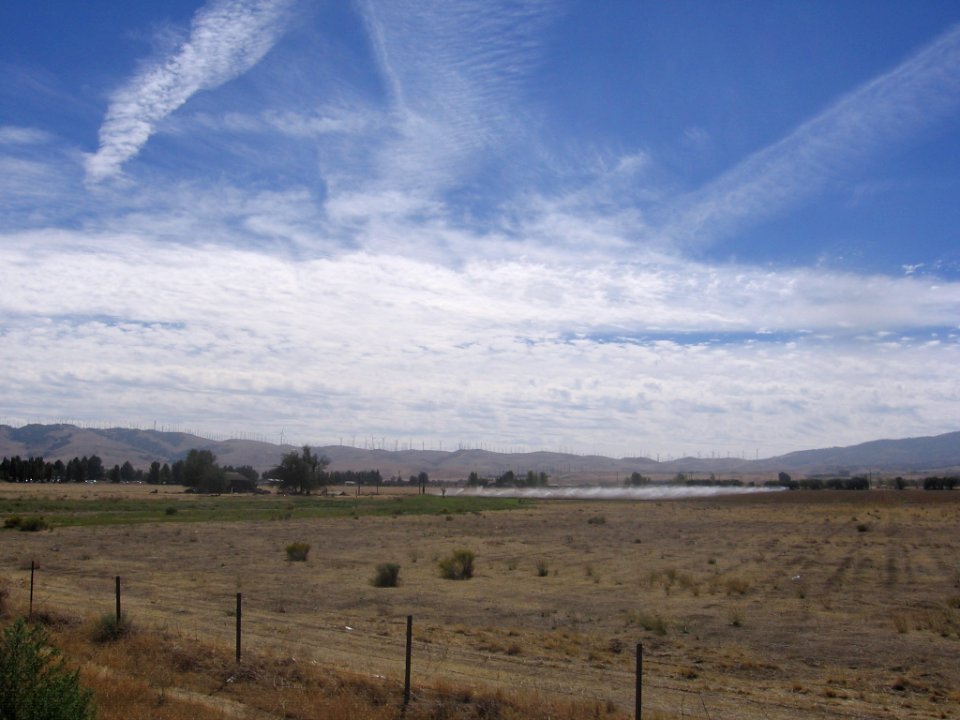 Tehachapi Pass Wind Farm from SR 58 2100 01