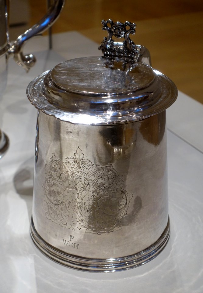 Tankard, by Edward Winslow, Boston, 1695, silver - Peabody Essex Museum - DSC07156