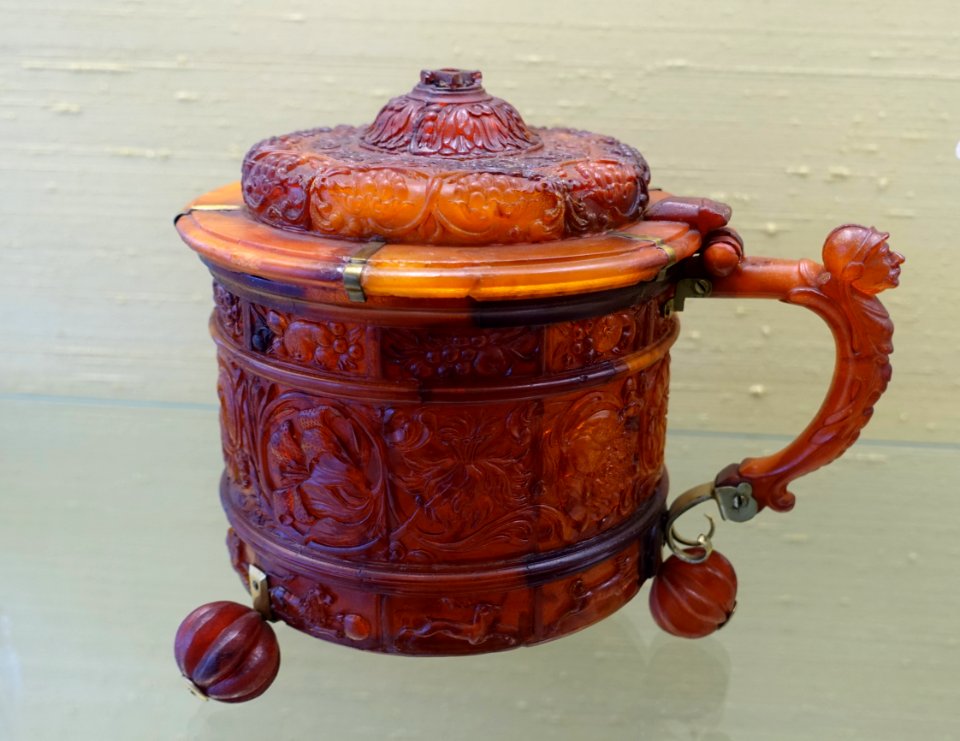 Tankard, Northern Germany, c. 1660, amber, silver, gilt - Germanisches Nationalmuseum - Nuremberg, Germany - DSC02675