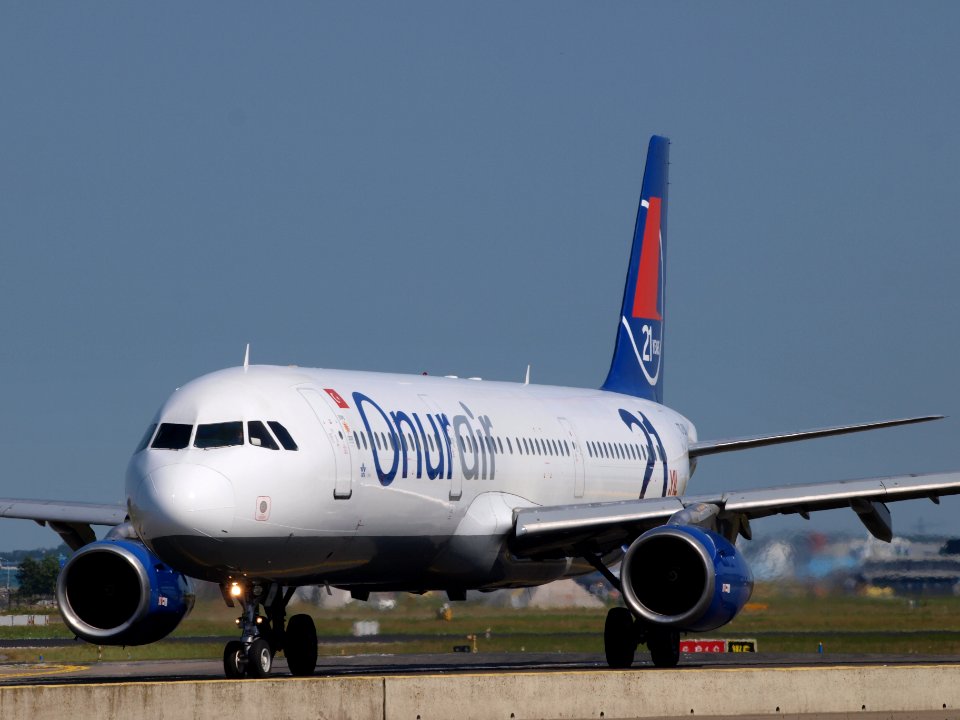 TC-ONJ Onur Air Airbus A321-131 - cn 385, taxiing 21july2013 pic-003