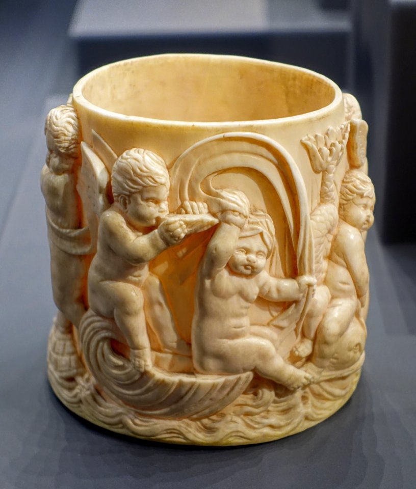 Tankard base with ocean bacchanal, Johann Jakob Betzoldt workshop, Schwabisch Hall, c. 1670-1680, ivory - Hessisches Landesmuseum Darmstadt - Darmstadt, Germany - DSC00494