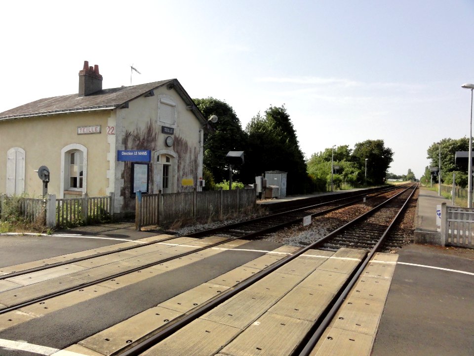 Teillé (Sarthe) gare avec quais