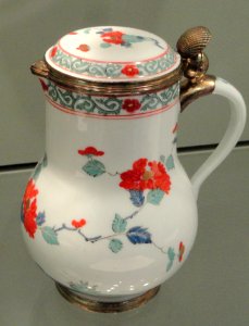 Tankard, c. 1731, Meissen, hard-paste porcelain with overglaze enamels, metal mounts - Gardiner Museum, Toronto - DSC00526