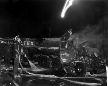 Tankauto in brand op de Spaarndammerdijk in Amsterdam, Bestanddeelnr 914-7407
