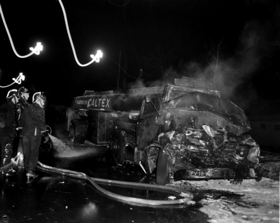Tankauto in brand op de Spaarndammerdijk in Amsterdam, Bestanddeelnr 914-7405