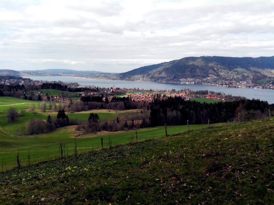 Tegernseertal mit See und Ort