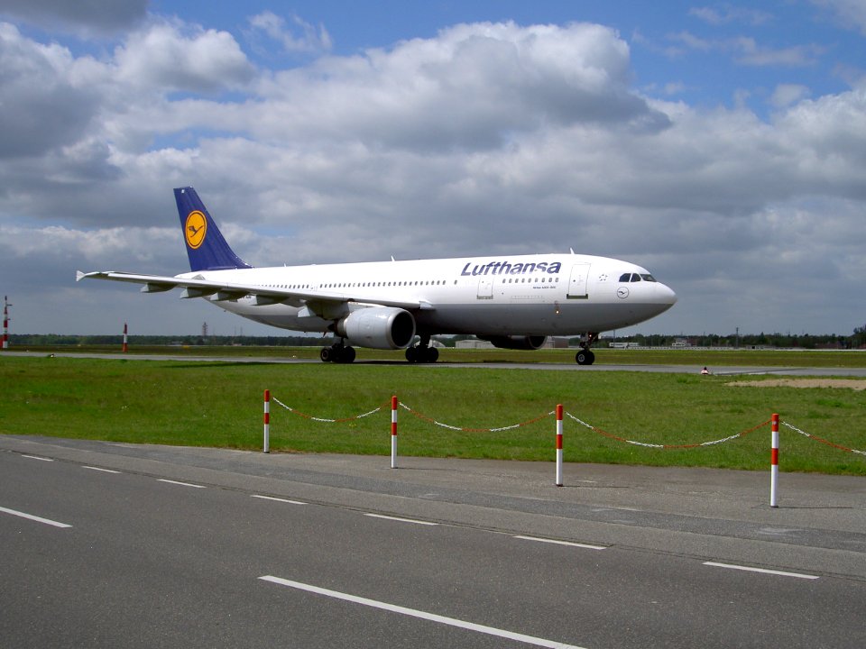 Tegel airport,D-AIAY pic1