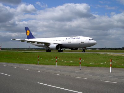 Tegel airport,D-AIAY pic1