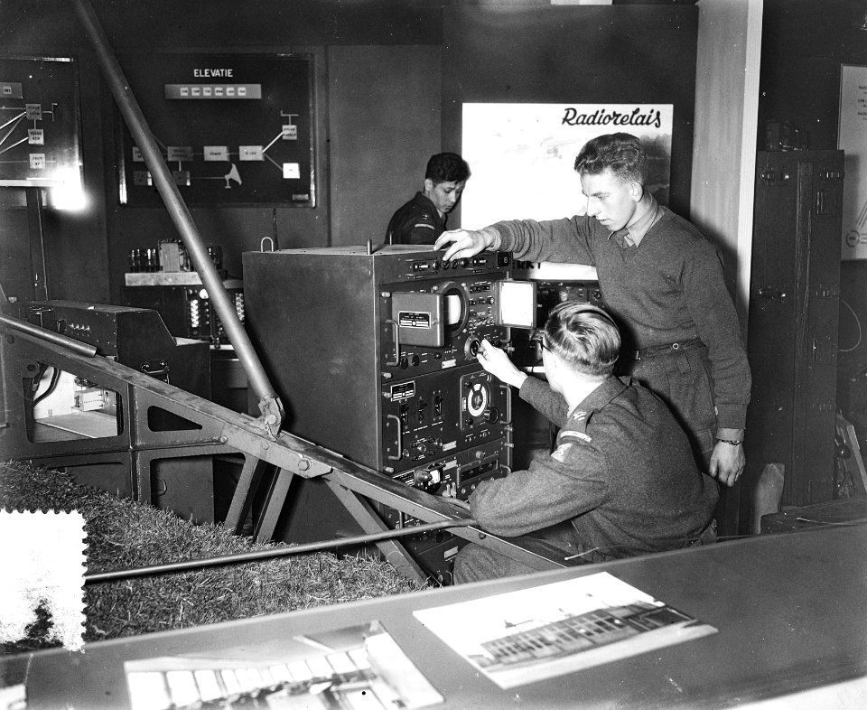 Technische tentoonstelling Firato in de RAI te Amsterdam. Militairen van de Ve, Bestanddeelnr 907-3918