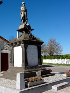 Teilhet (Puy-de-Dôme) monument aux morts