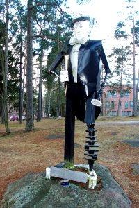 Teemu Teekkari sculpture