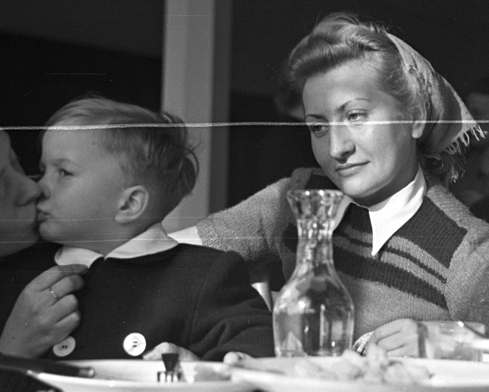 Tehuis in Duitsland voor Joodse mensen, die ontslagen zijn uit concentratiekampe, Bestanddeelnr 901-5582 (cropped)