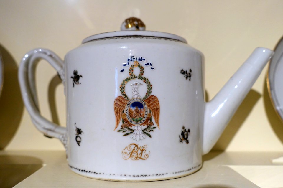 Teapot from partial tea service for Benjamin Lincoln (1733-1810), Society of the Cincinnati, China, c. 1790, porcelain with overglaze and gilding - Concord Museum - Concord, MA - DSC05783
