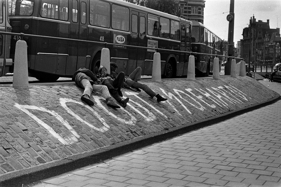 Teksten tegen staatsbezoek van President Soeharto van Indonesie aan Nederland in, Bestanddeelnr 923-7625