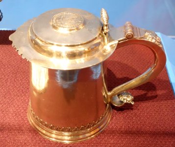 Tankard by Simeon Soumaine, New York, c. 1715, silver - Brooklyn Museum - DSC09251