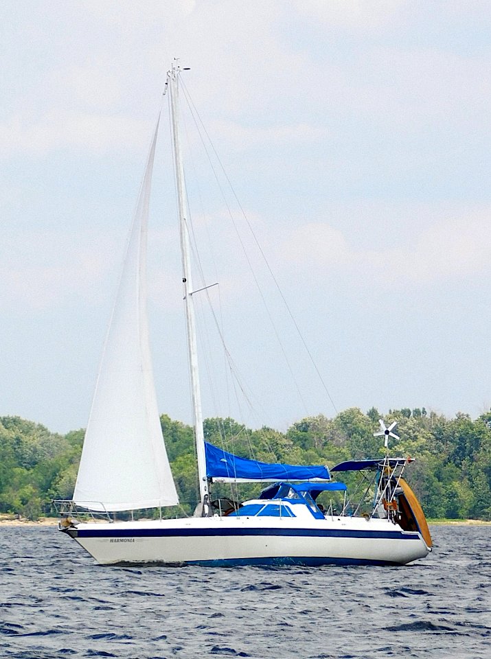 Tanzer 10.5 sailboat Harmonia 2005