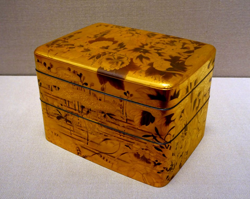 Tebako (cosmetic box) in wisteria and peony design, by Kawanobe Iccho (1830-1910), Japan, dated 1892, World's Columbian Exposition, Chicago, maki-e lacquer - Tokyo National Museum - Tokyo, Japan - DSC09249