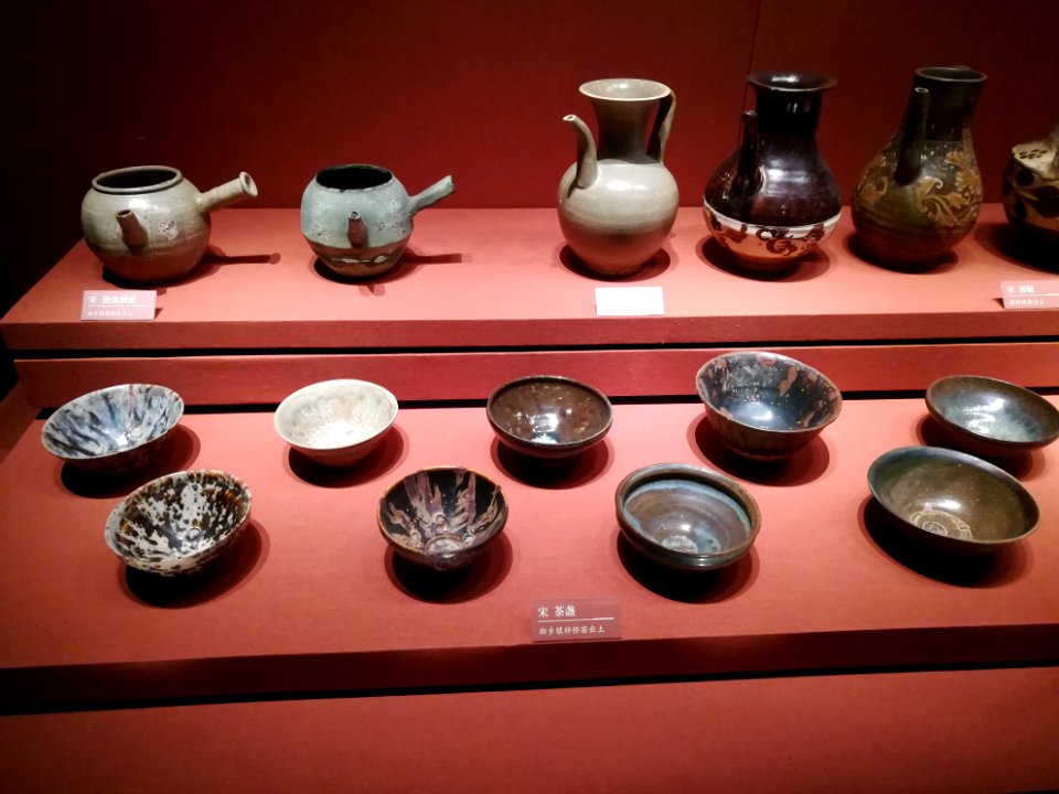 Teapots and tea bowls, Qiziqiao Kiln in Xiangxiang, Song dynasty, Hunan Museum