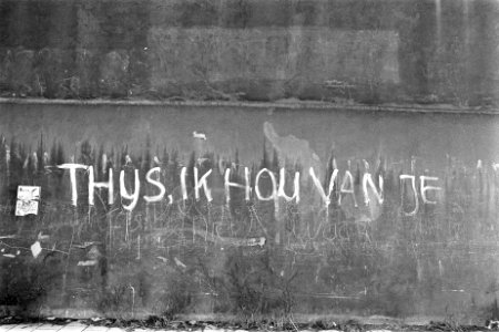 Teksten op muren in Amsterdam Thijs ik hou van jou, Bestanddeelnr 929-4366 photo