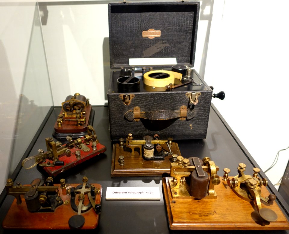 Telegraph key display - National Electronics Museum - DSC00215