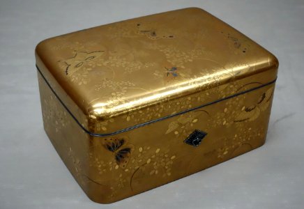 Tebako (Cosmetic box) by Sawada Sotakusai (1830-1915), 1892, bush clover and butterfly design in maki-e lacquer - Tokyo National Museum - DSC05585
