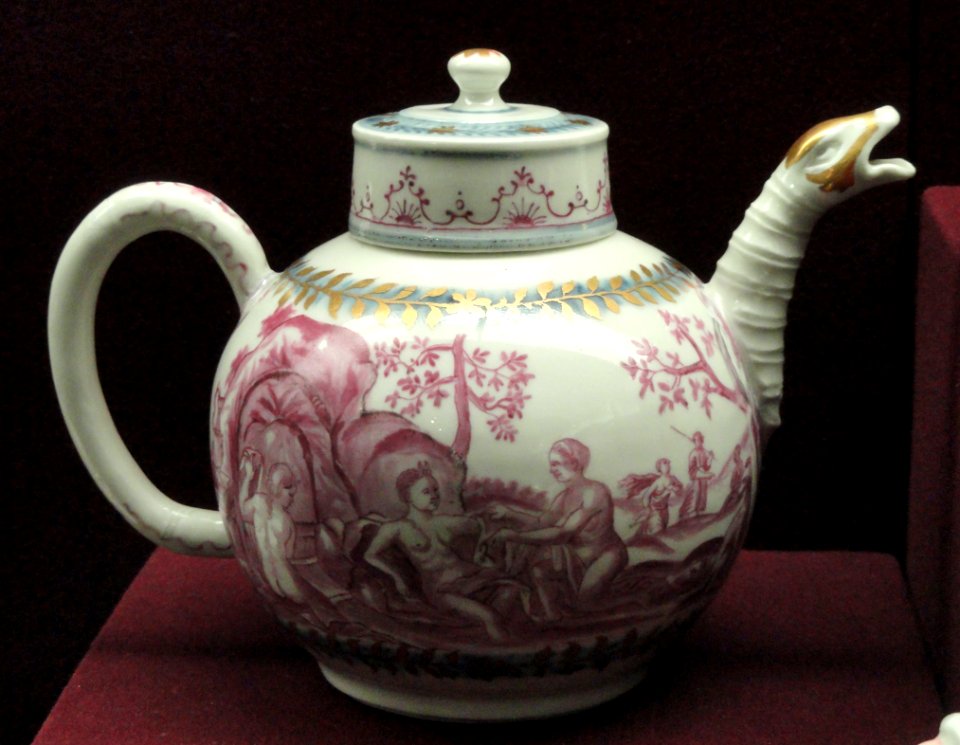 Teapot with reptile-head spout, c. 1720-1723, Du Paquier factory, hard-paste porcelain, underglaze blue, overglaze purple enamel, gilding - Gardiner Museum, Toronto - DSC00987
