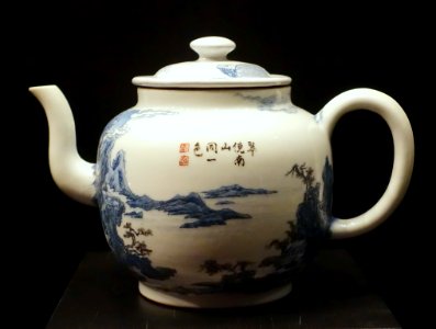 Teapot with landscape, China, Qing dynasty, Yongzheng period, 1723-1735 AD, porcelain with underglaze blue - Östasiatiska museet, Stockholm - DSC09649