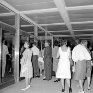 Tel Aviv. Frederic R. Mann Auditorium bij avond gezien vanaf het parkeerterrein , Bestanddeelnr 255-4558