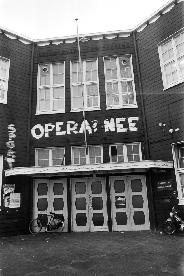 Tekst Opera Nee in Ferdinand Bolstraat te Amsterdam, Bestanddeelnr 927-7368