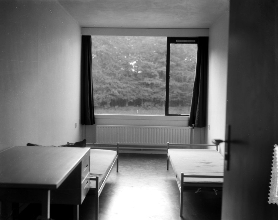Technische Hogeschool Twente, interieur 2 persoons slaapkamer, Bestanddeelnr 916-7800