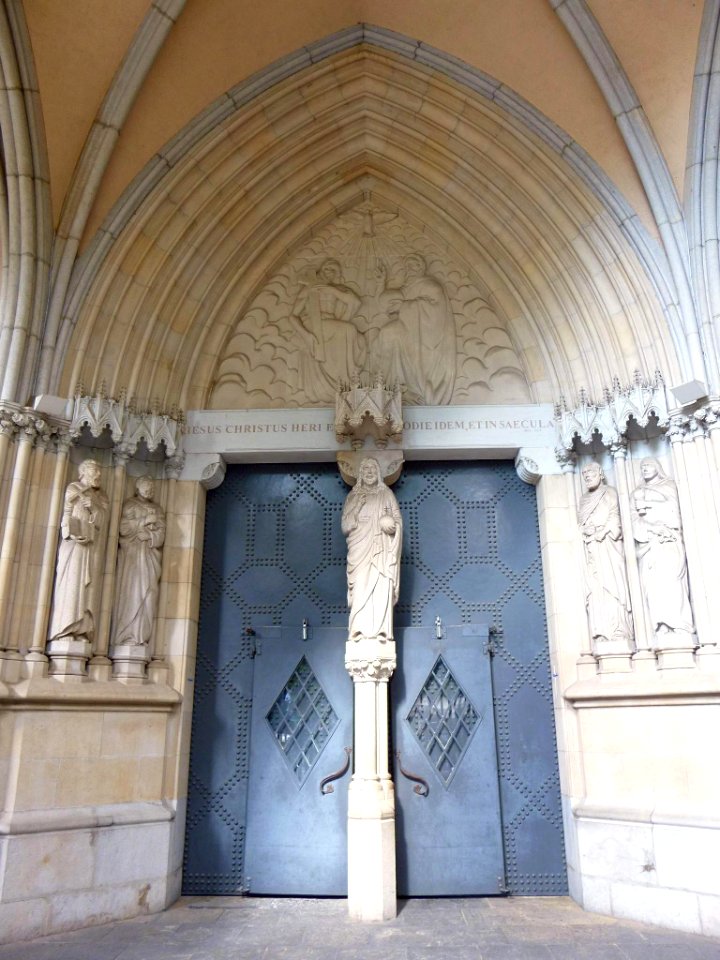 Tarrasa - Catedral, exterior, portada 01