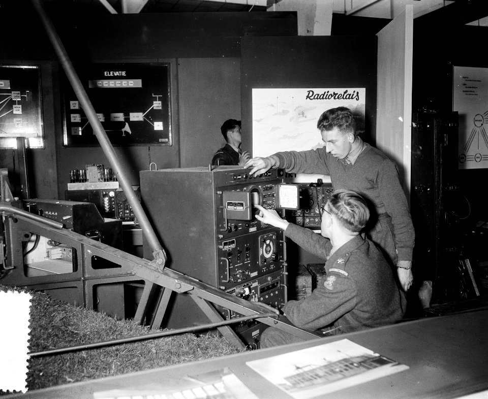 Technische tentoonstelling Firato in de RAI te Amsterdam. Militairen van de Ve, Bestanddeelnr 907-3919