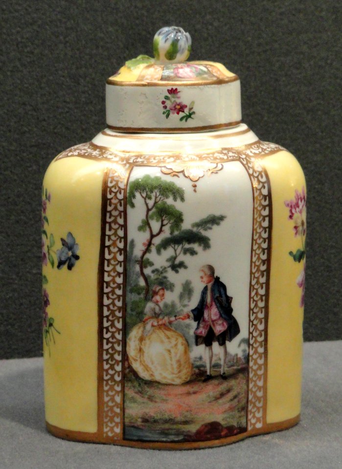 Tea service, view 4, c. 1745, Meissen, hard-paste porcelain, overglaze enamels, gilding - Gardiner Museum, Toronto - DSC00893