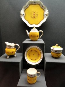 Tea service (dejeuner), 1786, Sèvres, decorator Denis Leve, soft-paste porcelain, overglaze enamels, gilding - Gardiner Museum, Toronto - DSC01053