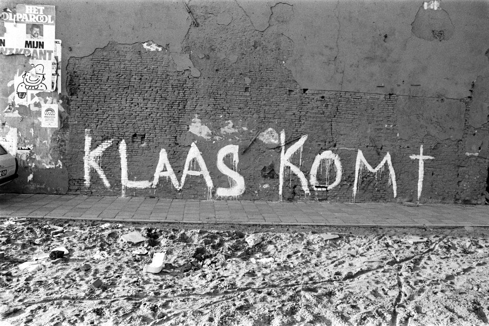 Teksten op muren in Amsterdam Klaas komt, Bestanddeelnr 929-4367
