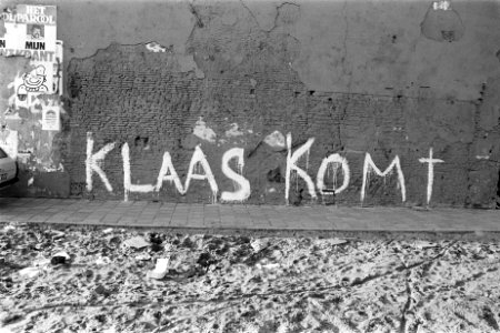 Teksten op muren in Amsterdam Klaas komt, Bestanddeelnr 929-4367 photo