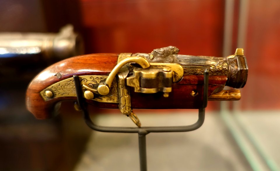 Tanzutsu (short-barreled pistol), Japan, Edo period, 1615-1868 AD, wood, iron, copper - The Ann and Gabriel Barbier-Mueller Museum - DSC05560