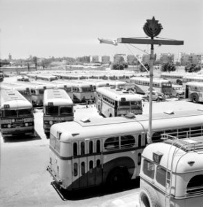 Tel Aviv op sabbat autobussen op het parkeerterrein van de remise, Bestanddeelnr 255-1896 photo