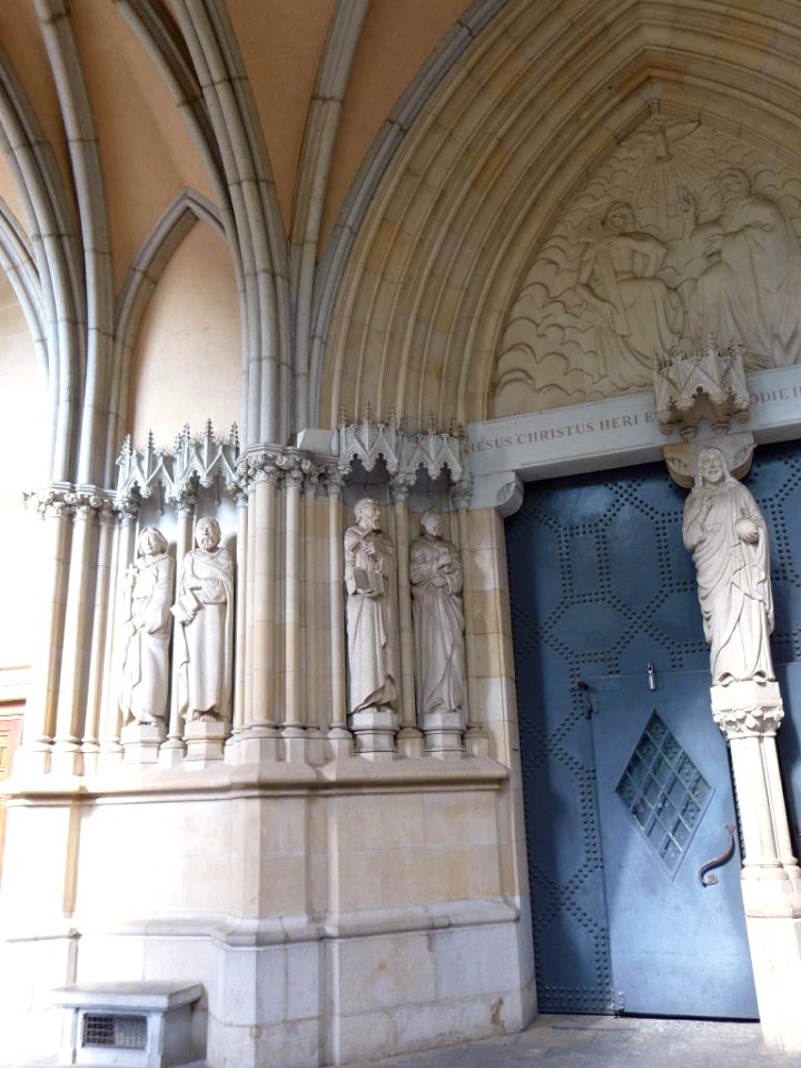 Tarrasa - Catedral, exterior, portada 03