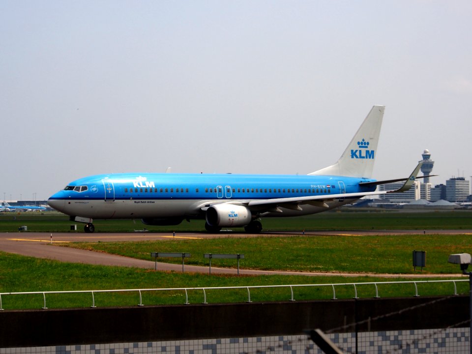 Taxiing PH-BXW KLM Royal Dutch Airlines Boeing 737-8K2(WL) - cn 30360 pic1