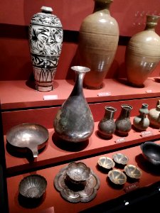 Teapots, silver bowls and silver jars, Song dynasty, Hunan Museum photo
